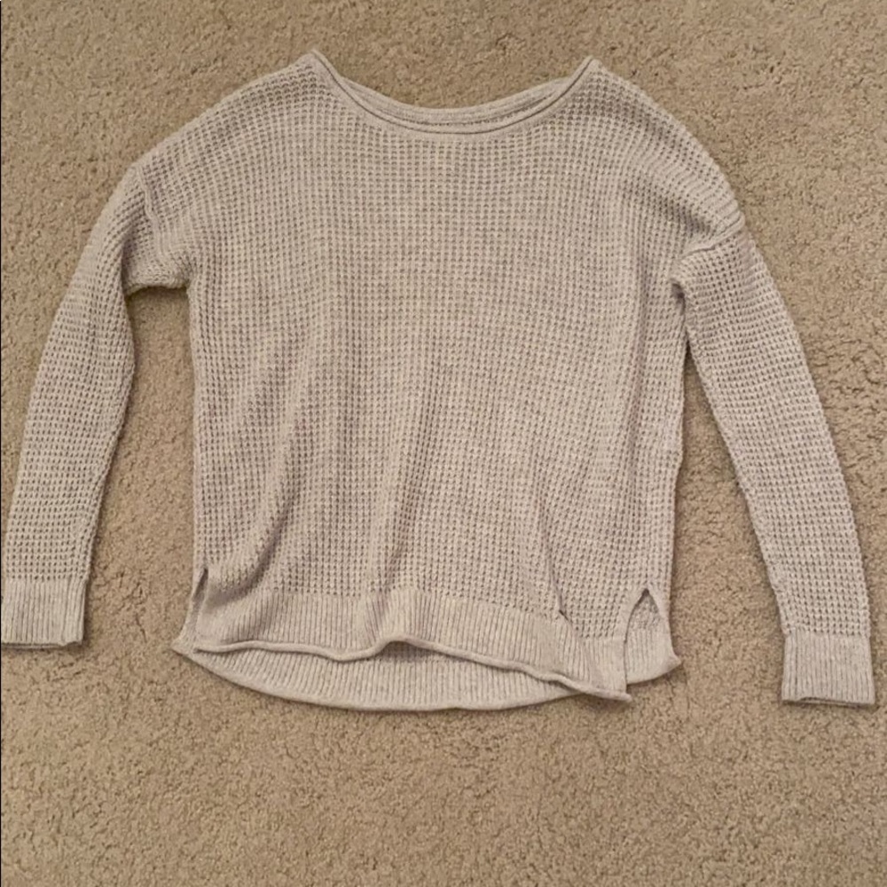 white hollister sweater